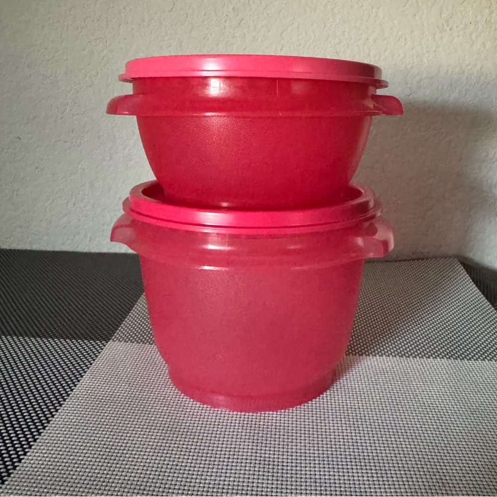 Tupperware storage containers with lids